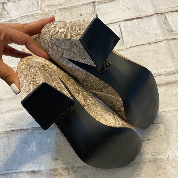 Boohoo Snakeskin Boots - Picture 3 of 8